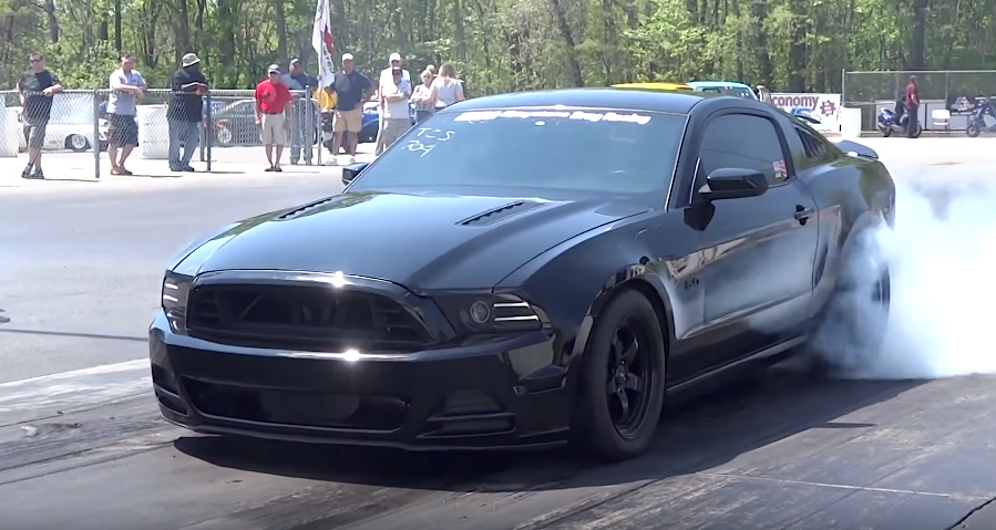 Thousand-horsepower turbo Mustang blitzes the dragstrip