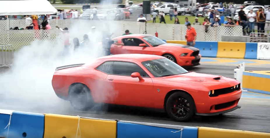 Shelby GT500 races Challenger Hellcat