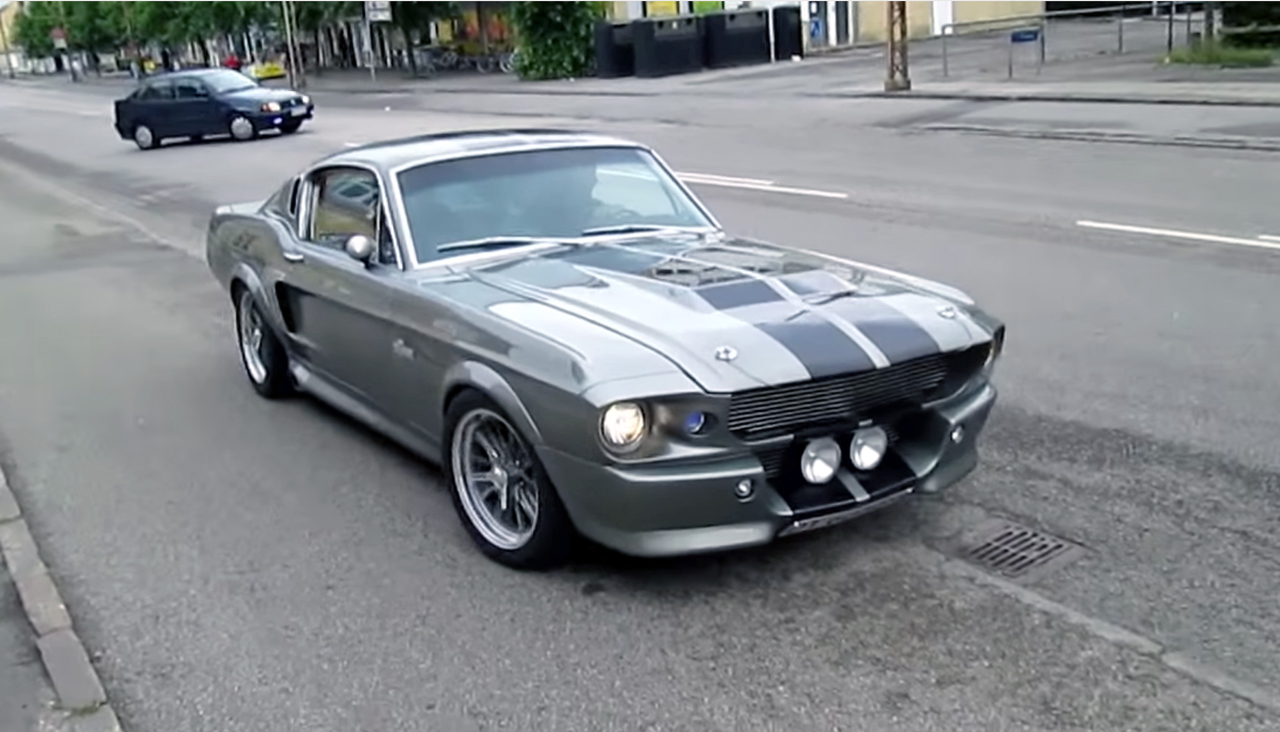 Shelby GT500 Eleanor blasts down the streets