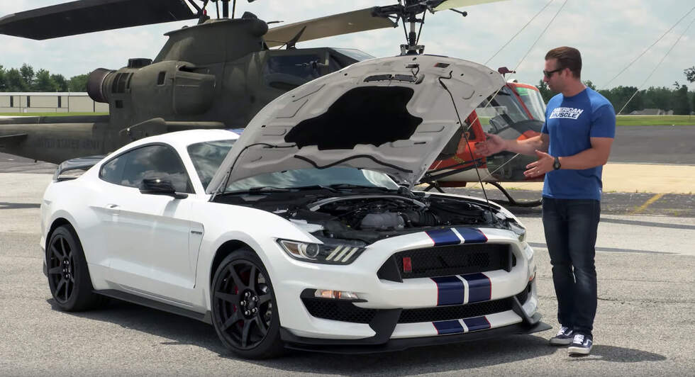 Watch a New Shelby GT350R Hit 140mph on an Empty Airstrip