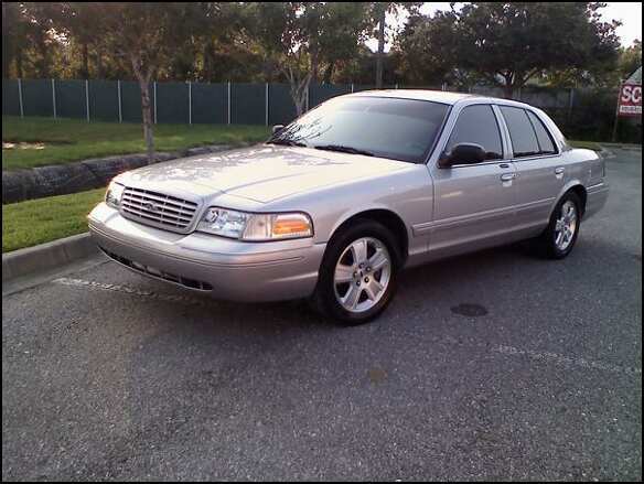 2004 Ford Crown Victoria LX